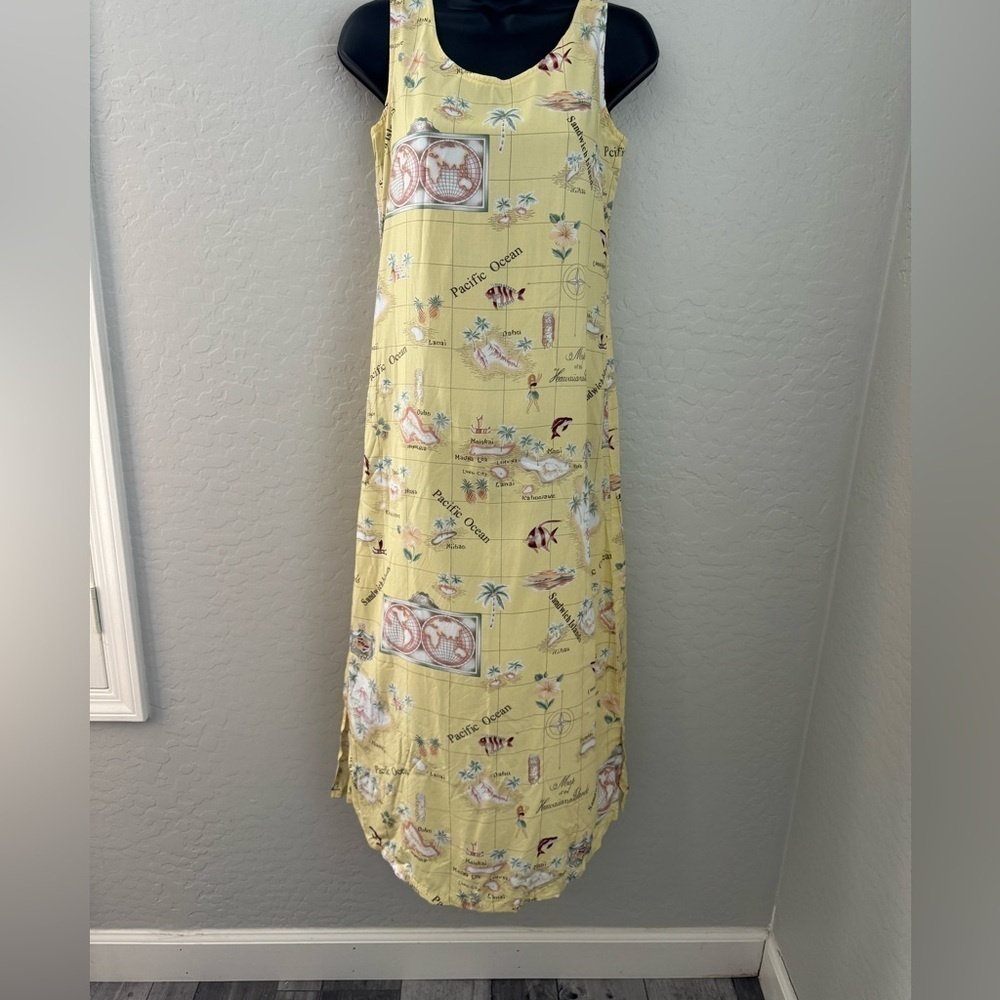 Hilo Hattie Hawaiian Dress Mumu XS Hawaii Yellow Sleeveless Map Pacific Ocean